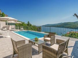 Beautiful Home In Rabac With Wifi，位于拉巴克的乡村别墅