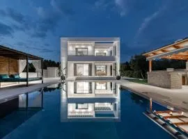 Antonia Villa - Luxurious Serenity with Private Pool, by ZanteWize