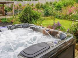 Luxury Spa Home With Hot Tub Sauna And Pool Table，位于切斯特菲尔德的酒店