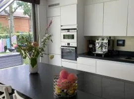 Great house 5' from Tomorrowland