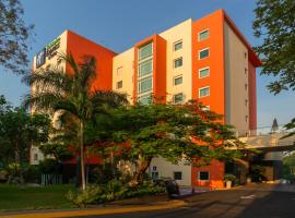 库埃纳瓦卡智选假日酒店及套房，位于库埃纳瓦卡的酒店