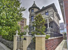 Luxurious Victorian Home Steps to County Park，位于北卑尔根的Spa酒店