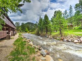 Cozy Condo on Fall River - 1 Mile to RMNP Gate!，位于埃斯蒂斯帕克的公寓