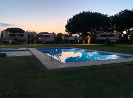 Casa de Férias com piscina - Condominio Vilamouraténis，位于维拉摩拉的乡村别墅