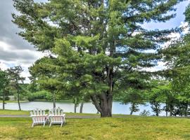 Ocean Inlet Cottage with Deck and Grill!，位于Harding的酒店