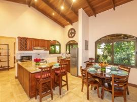 Three Bedroom Two Bath Villa on 20 Acres of Nature! "Hana's Celeste Retreat"，位于比加瓜的酒店