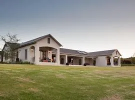 Under Oaks Guesthouse