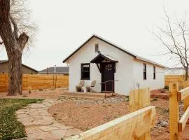 Modern Kanab Cottage with View Less Than 1 Mi to Hiking!