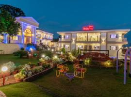 Casa Majestic Resort and SPA，位于潘奇加尼的度假村