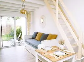 "Studiocaroline44", 2 studios entre la ville et la mer, parking, cuisine, moins de 15min de l'aéroport