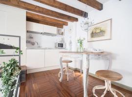 Romantic loft Porta Venezia MILAN，位于米兰威尼斯门附近的酒店