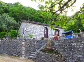 Rent House Orahovo，位于威尔帕扎的木屋