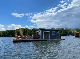 Großes gemütliches Hausboot in Berlin，位于柏林的船屋