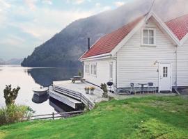 Stunning Home In Flekkefjord With House Sea View，位于弗莱克菲尤尔的乡村别墅
