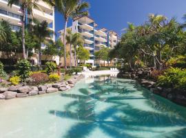 Oaks Sunshine Coast Seaforth Resort，位于亚历山德拉岬角的带按摩浴缸的酒店