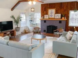 Retro Ypsilanti Cottage - Peloton & Vintage Vibes