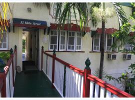 珊瑚山林小屋住宿加早餐旅馆，位于汤斯维尔的住宿加早餐旅馆