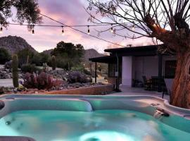 The Outpost Joshua Tree: Hot Tub, GameRoom, JTNP，位于约书亚树的酒店