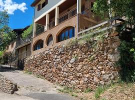 Casa Teresina，位于La Plana de Mont-Ros的酒店