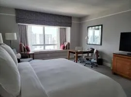 Four Seasons Private Studio Unit