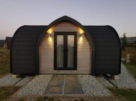 Glamping Pods Nr Port Isaac，位于以撒港的宠物友好酒店