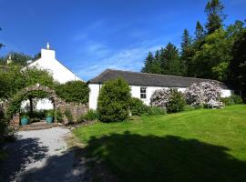 Craigadam Lodge with Hot tub，位于道格拉斯堡的酒店