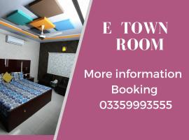 E- Town Guest House karachi，位于卡拉奇真纳国际机场 - KHI附近的酒店