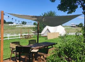 Glamping nad Jeziorem，位于新古提的酒店