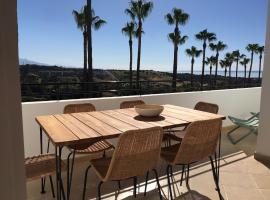 Estepona Golf Apartment，位于埃斯特波纳埃斯特波纳高尔夫场附近的酒店