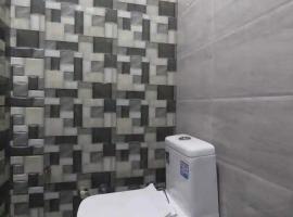 Hotel Swaran Palace，位于Bāghpat的酒店