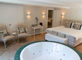 Guesthouse "Mirabelle" met indoor jacuzzi, sauna & airco，位于蒂尔堡Vossenhole Golf附近的酒店