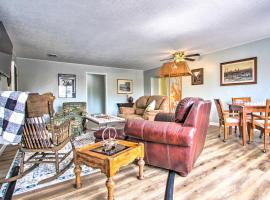 Charming Choteau Apartment Central Location!，位于Choteau的酒店