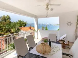 Awesome Apartment In Klek With House Sea View