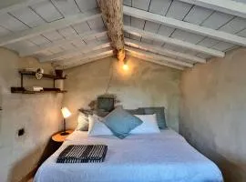 Camillette 2. Cabanon charmant face au Luberon.