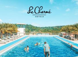 Le Charmé Suites - Subic，位于奥隆阿波苏碧湾会议中心附近的酒店
