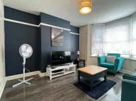 Comfortable King Bed - Location - Contractors - Family - Parking