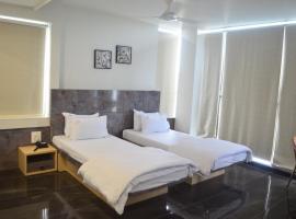 Hotel O2 Sangli，位于Sangli米勒杰火车站附近的酒店