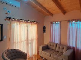 Casa con piscina en Gobernador Roca，位于Gobernador Roca的酒店