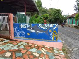 Hostal Bullshark，位于Cuatro Esquinas的旅馆