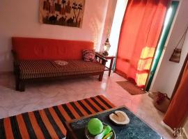 2 bedroom challet with private garden at Riviera beach resort Ras Sudr,Families only，位于拉斯苏德尔的度假短租房