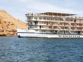 Mövenpick Prince Abbas Lake Nasser Cruise, Monday Four Nights Aswan Friday Three nights Abu-Simbel，位于卢克索卢克索国际机场 - LXR附近的酒店