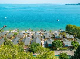 Camping Village Riva Blu，位于加达湖畔帕登赫的豪华帐篷营地
