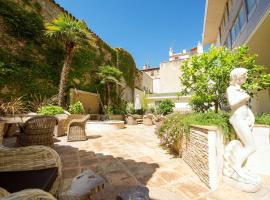 Best Western Premier Le Patio des Artistes Wellness Jacuzzi，位于戛纳的酒店