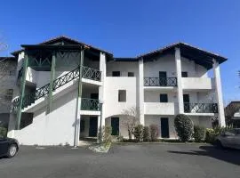 Studio avec Terrasse et Parking, Animaux Admis, Proche Thermes - FR-1-495-106