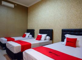 RedDoorz Syariah near PLTU Cilacap，位于芝拉扎的酒店