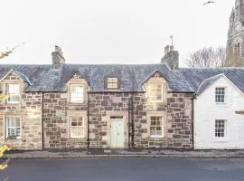 Charming Cardoon Cottage in beautiful village