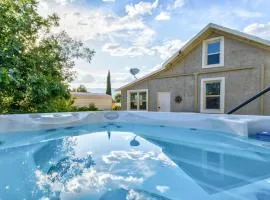 Cozy Zion farmhouse, cool or hot swim spa, fireplace & firepit