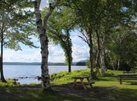 Rangeley Retreat Cabin-Style Home Lake Access，位于兰奇利的酒店