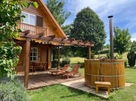 Holiday Homes Vita Natura，位于拉科维察的带按摩浴缸的酒店