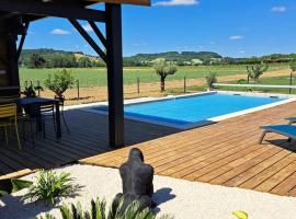 Maison de 3 chambres avec piscine privee jardin clos et wifi a Saint Pierre de Clairac，位于Saint-Pierre-de-Clairac的酒店